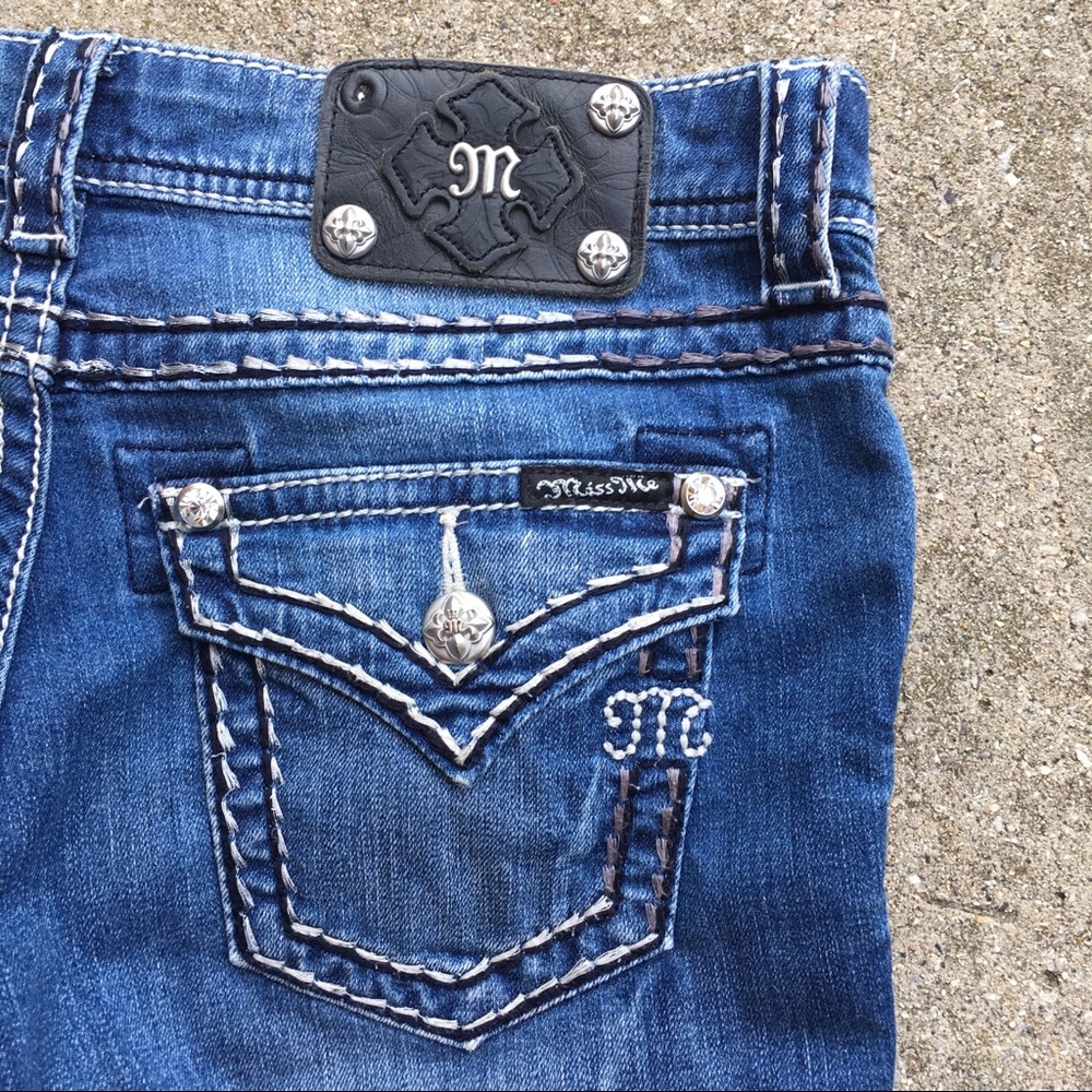 Miss Me Distressed Boyfriend Capri Jeans Size 26 - Picture 4 of 7